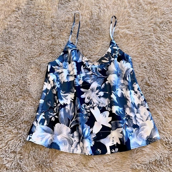VICTORIA’S SECRET PJ TOP - Picture 1 of 7